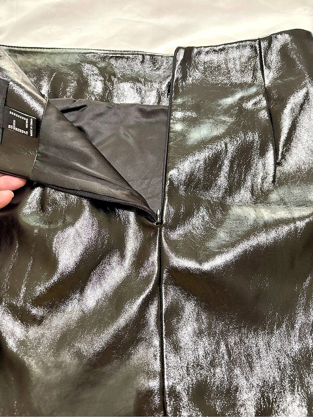 Forever 21 Black Mini Skirt Size Medium Like New - Picture 4 of 6
